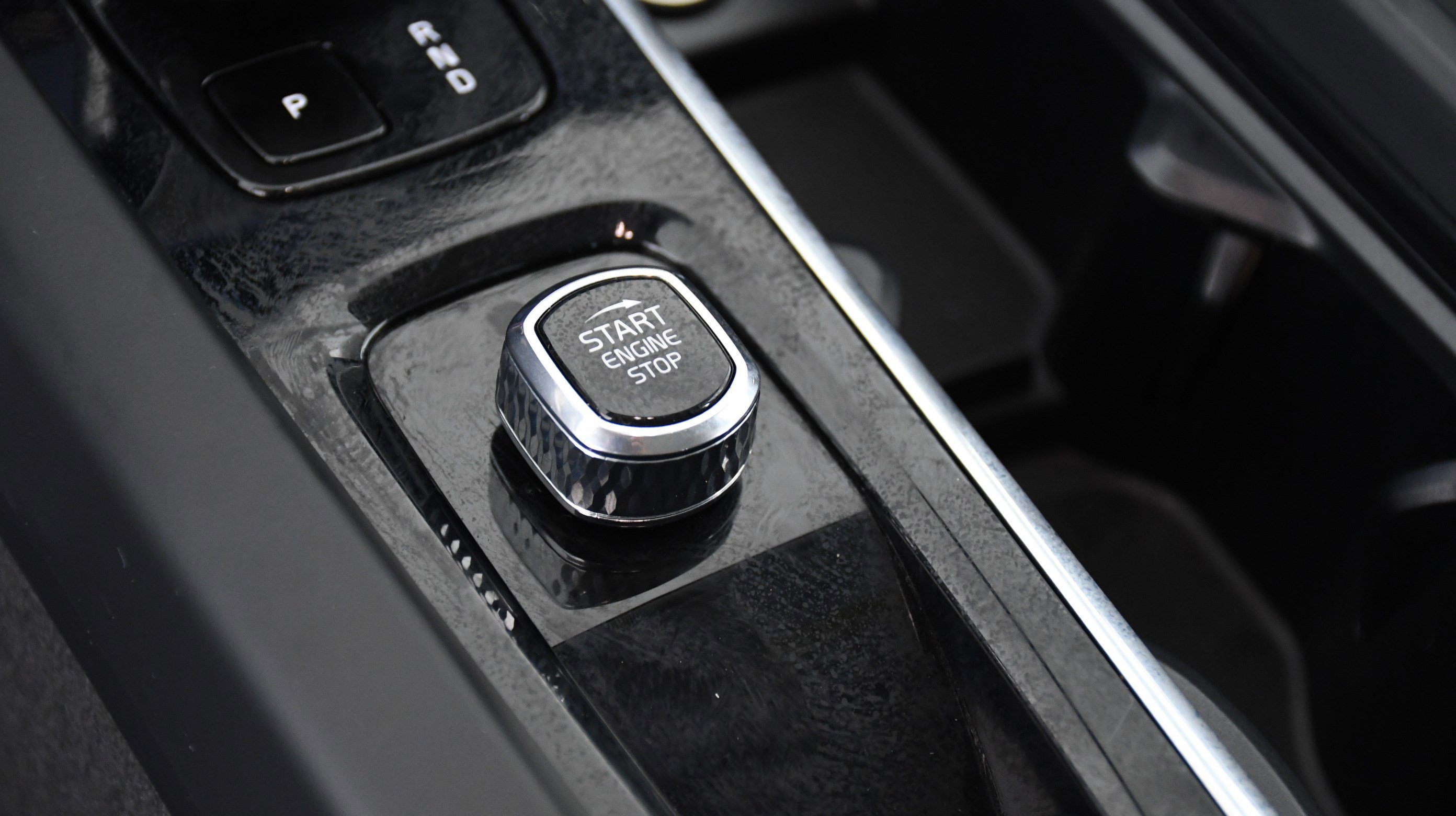 Used 2025 Volvo XC60 B5 Plus image 18