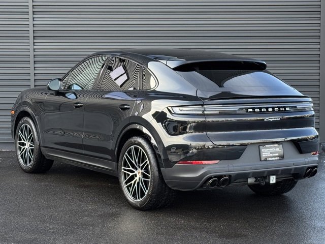 Certified 2025 Porsche Cayenne Coupe image 3