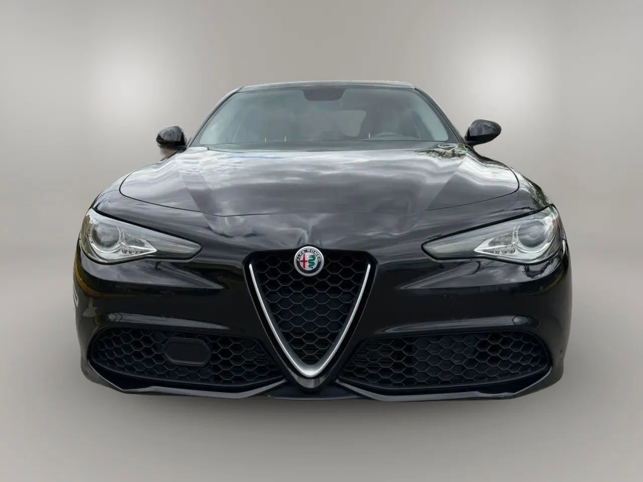 Used 2018 Alfa Romeo Giulia AWD image 2
