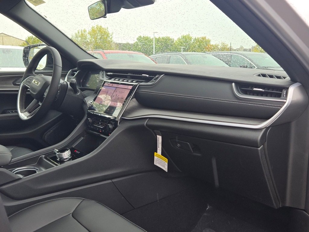 New 2025 Jeep Grand Cherokee Limited w/ MOPAR Finishing Package image 8