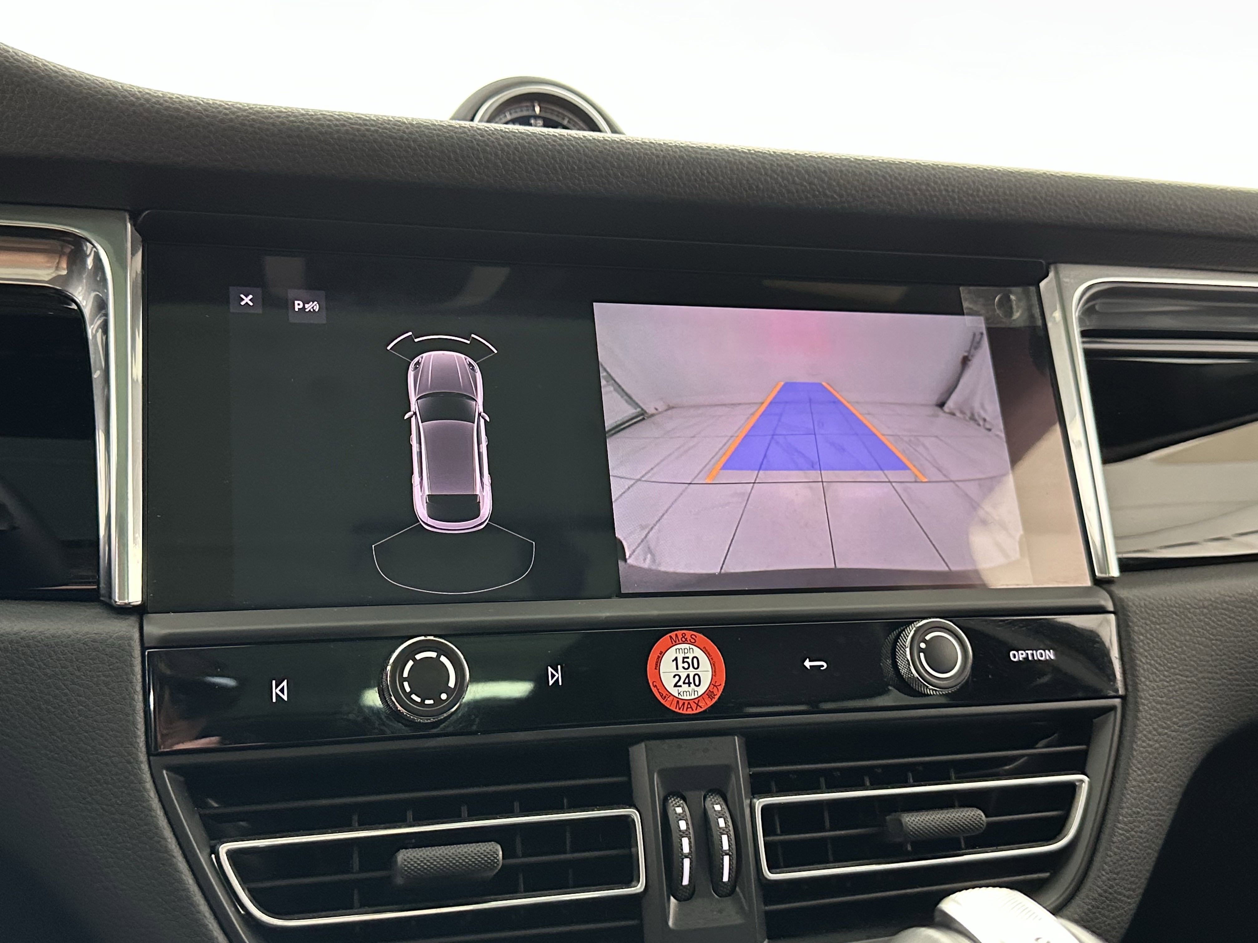 Certified 2025 Porsche Macan image 42