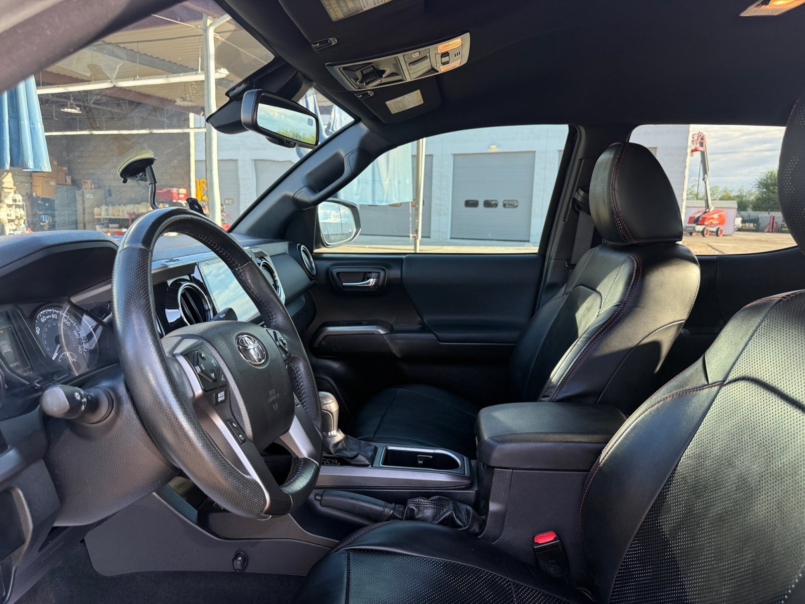 Used 2022 Toyota Tacoma TRD Off-Road w/ Technology Package AWD/4WD image 12