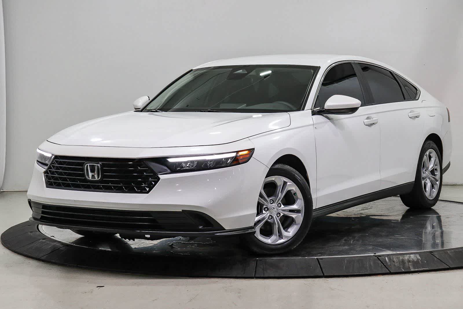 Used 2023 Honda Accord LX video 1