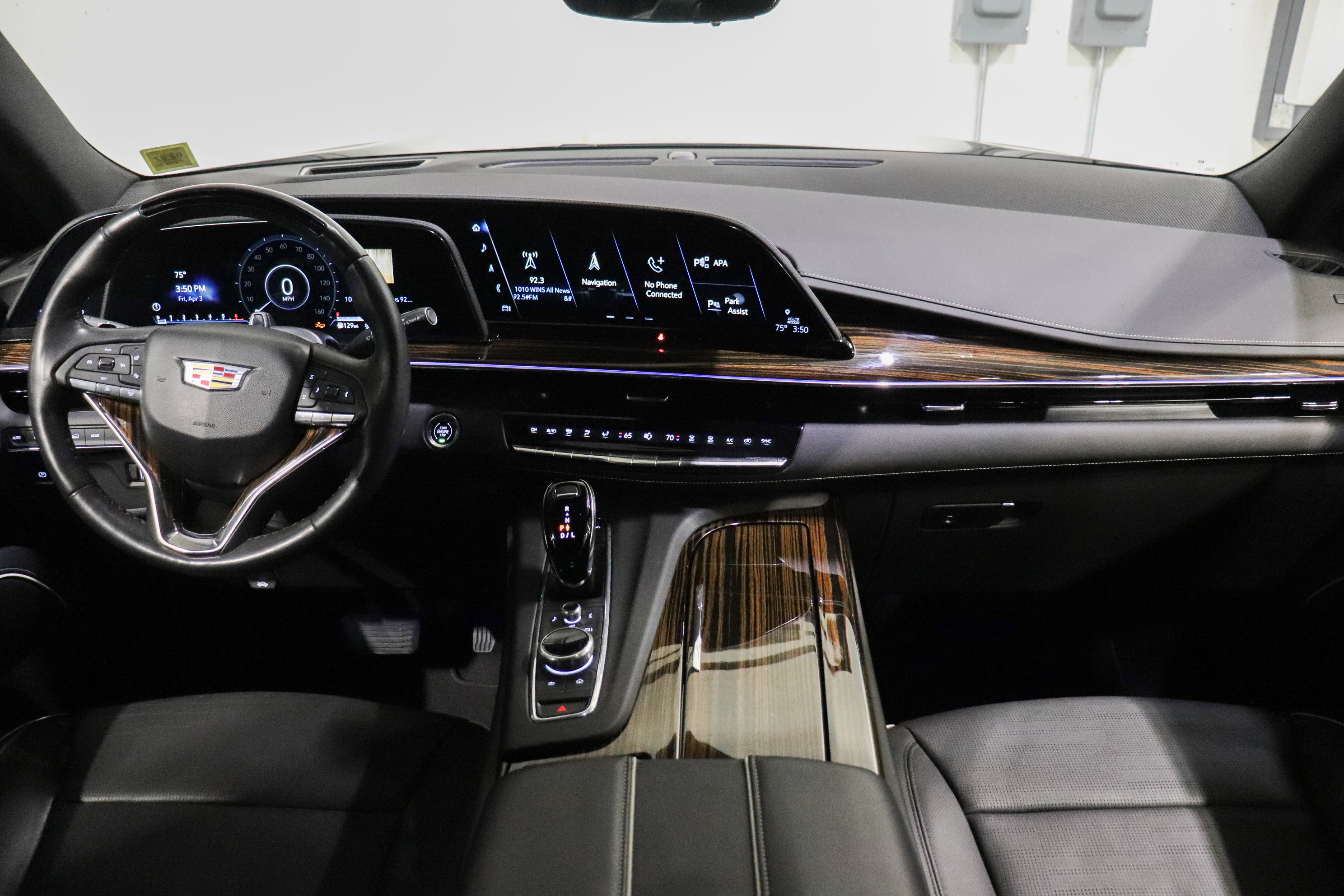 Used 2023 Cadillac Escalade ESV Premium Luxury image 32