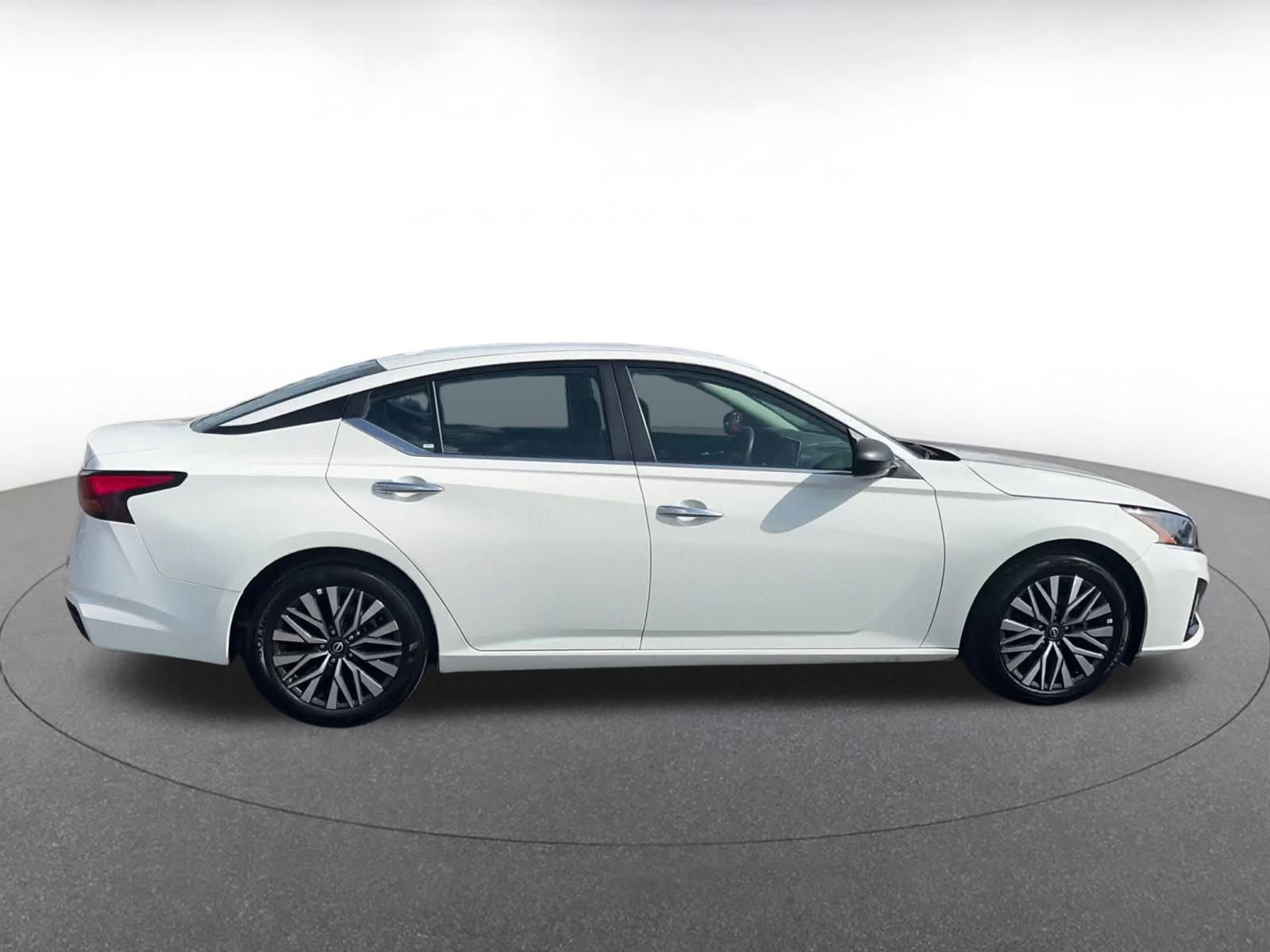 Used 2025 Nissan Altima 2.5 SV image 16