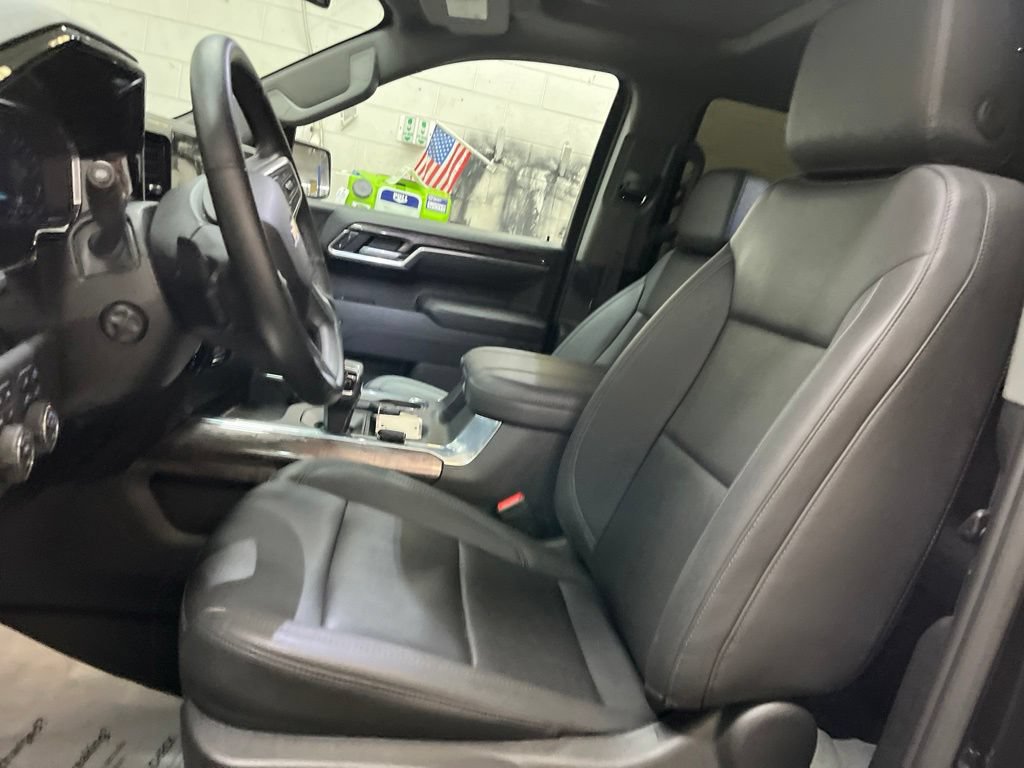 Used 2025 Chevrolet Silverado 1500 LTZ w/ LTZ Premium Package AWD/4WD image 14