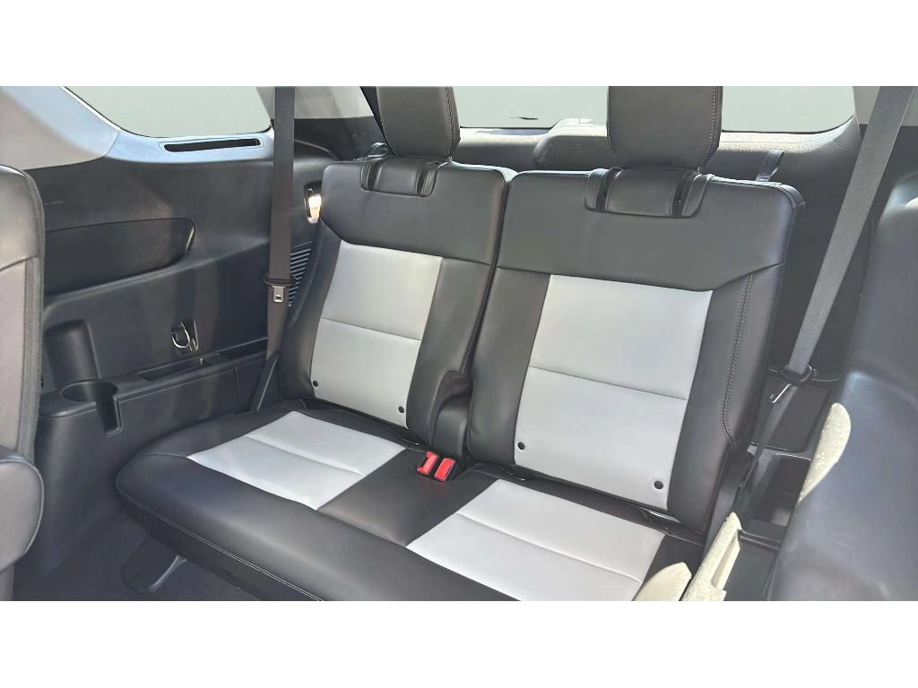 Used 2023 Ford Explorer XLT w/ Equipment Group 202A AWD/4WD image 14