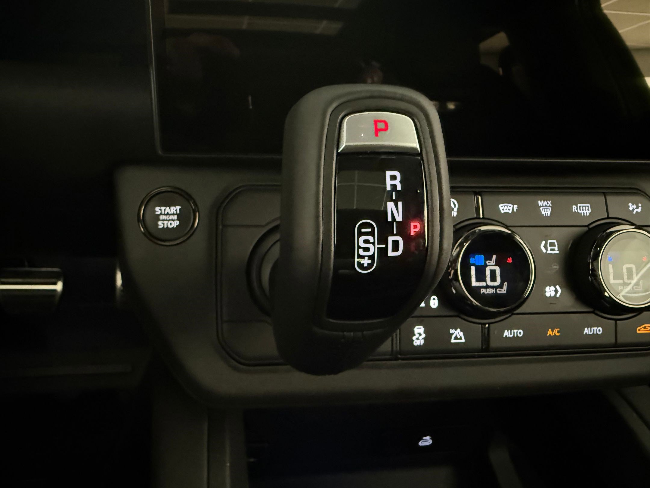 New 2026 Land Rover Defender 110 OCTA AWD/4WD image 19