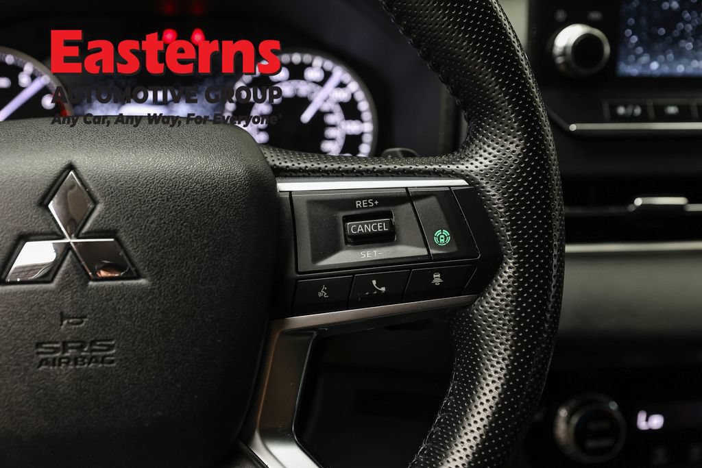 Used 2023 Mitsubishi Outlander SE AWD/4WD image 16