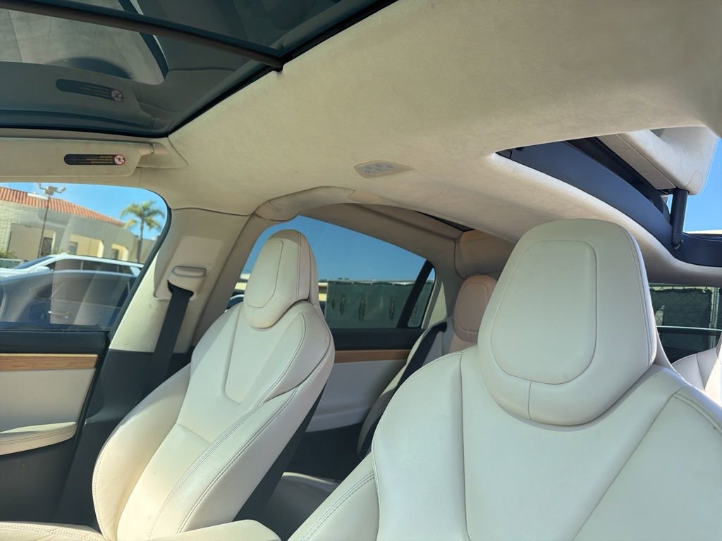 Used 2018 Tesla Model X image 13