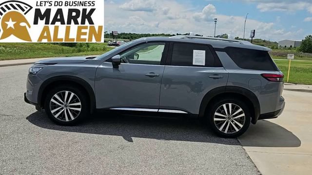 Used 2022 Nissan Pathfinder Platinum w/ Cargo Package AWD/4WD image 5