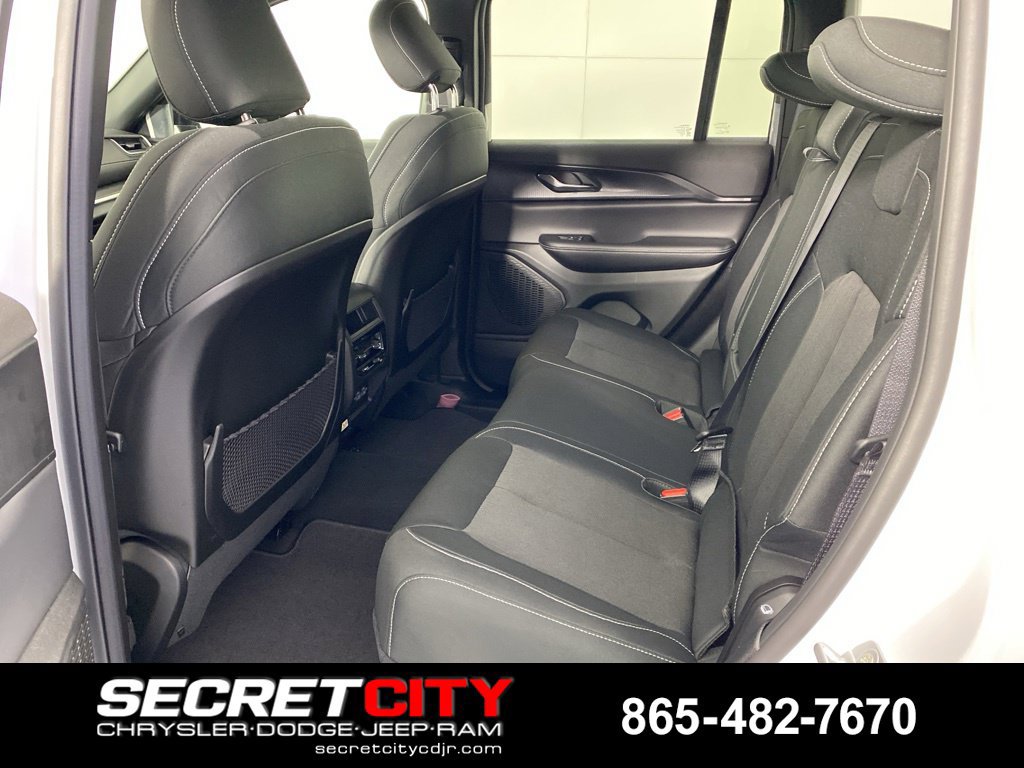New 2026 Jeep Grand Cherokee Laredo X AWD/4WD image 32