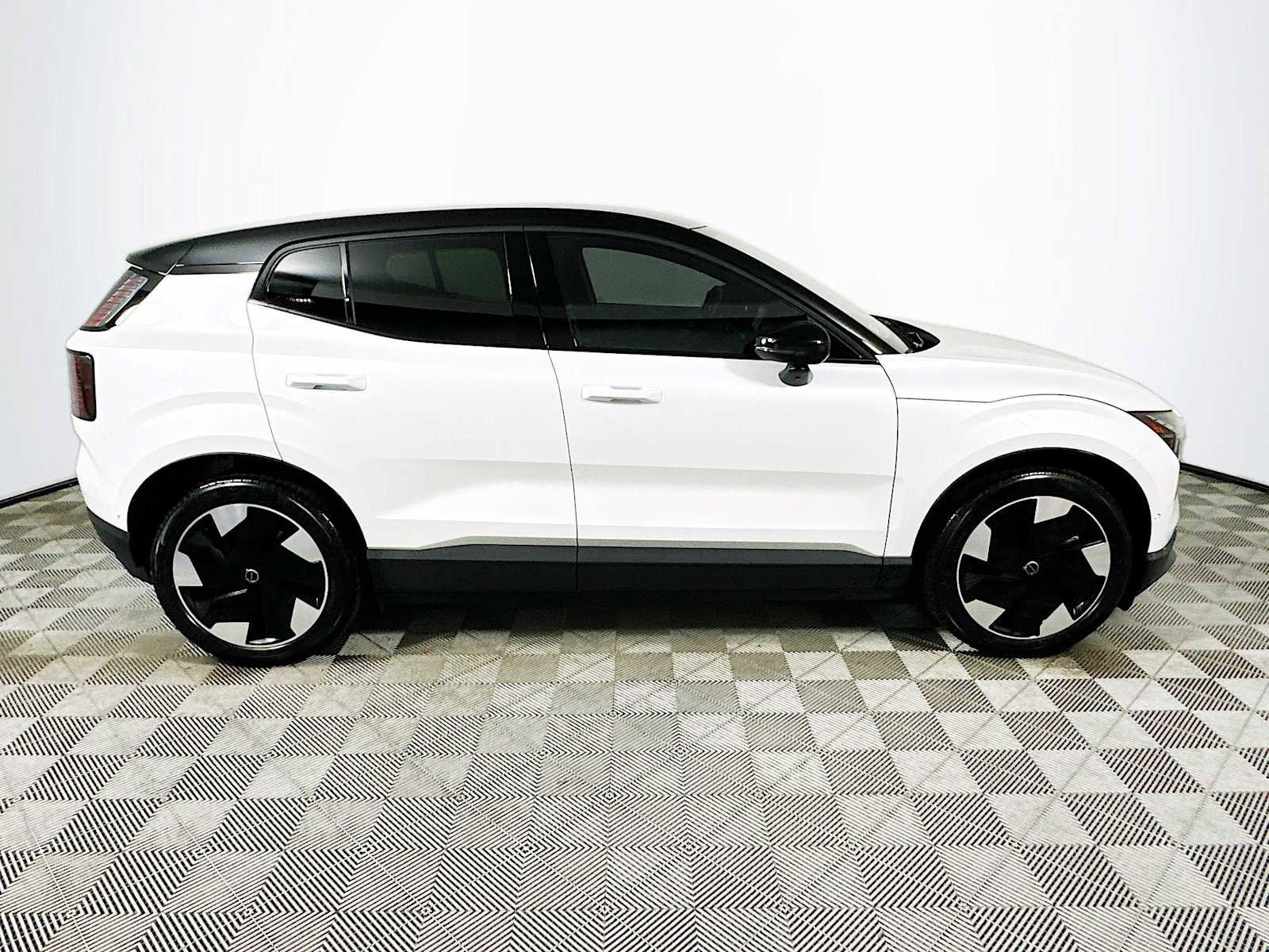 Used 2025 Volvo EX30 Ultra w/ Protection Package Premier image 8