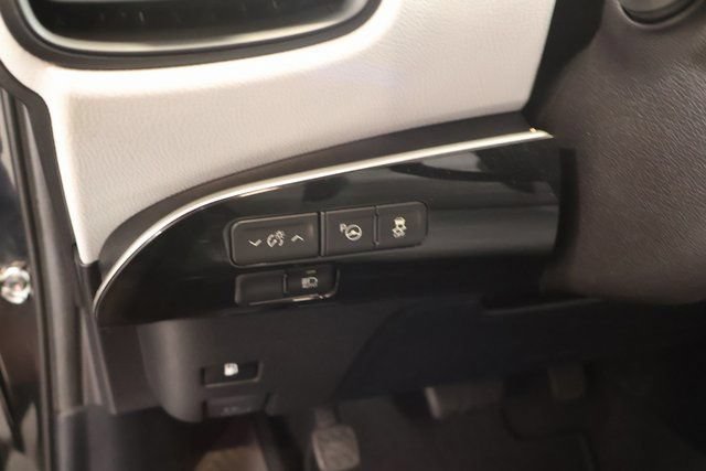 Certified 2021 Toyota Prius LE w/ Carpet Mat Package (TMS) AWD/4WD image 11