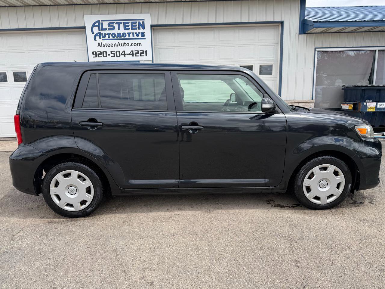Used 2012 Scion xB FWD image 2