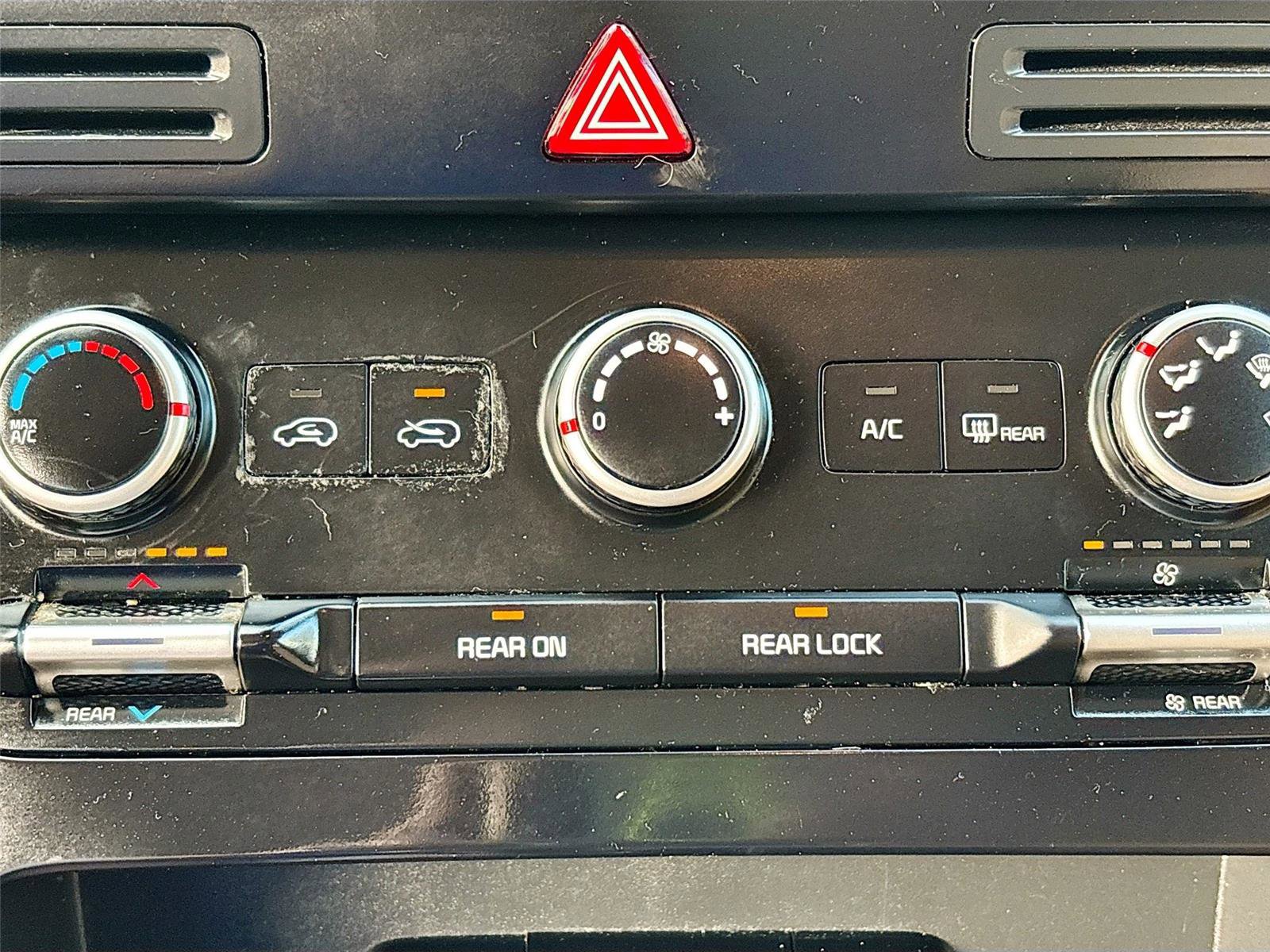 Used 2022 Kia Carnival LX image 16