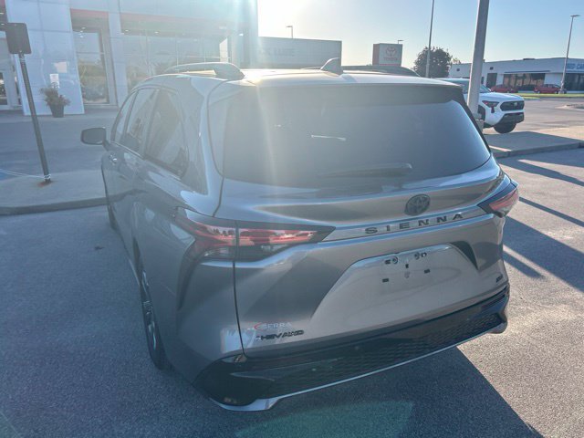 Used 2026 Toyota Sienna XSE AWD/4WD image 4