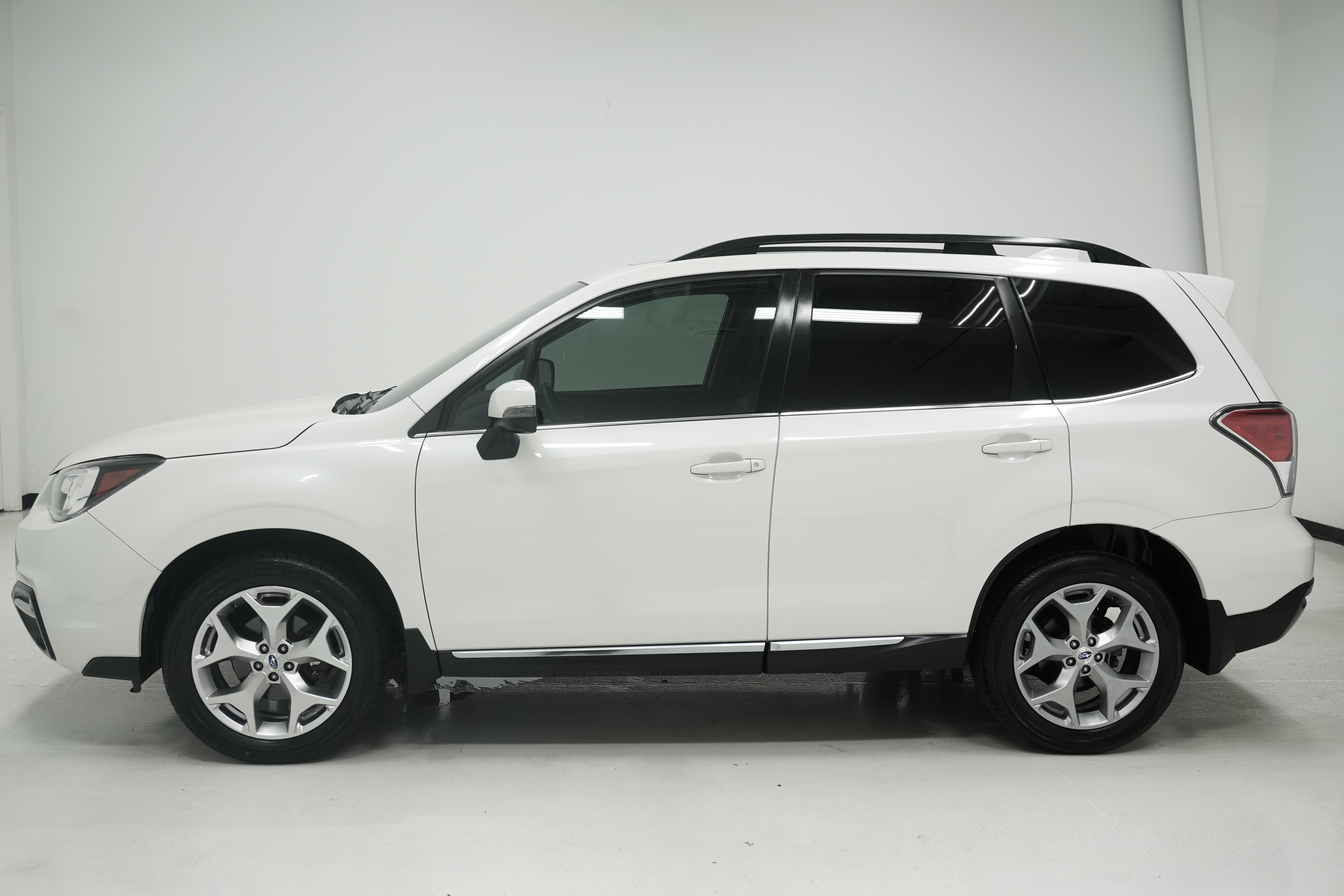 Used 2017 Subaru Forester 2.5i Touring AWD/4WD image 7