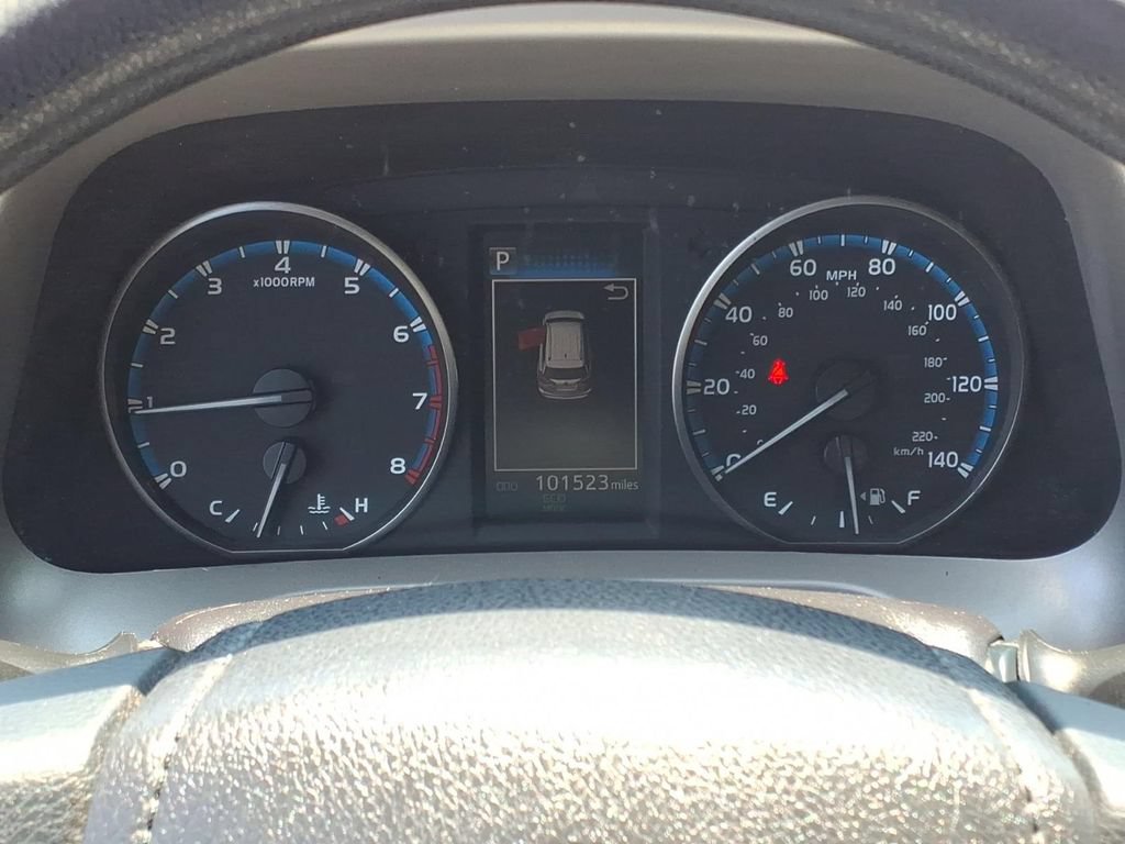 Used 2018 Toyota RAV4 LE FWD image 15