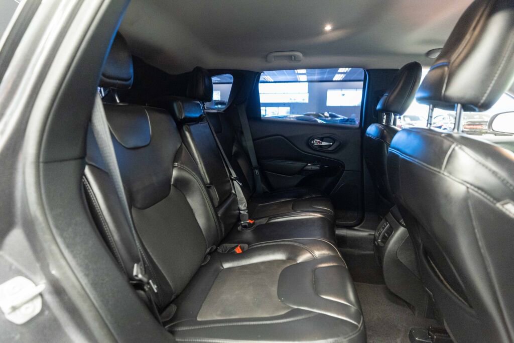 Used 2020 Jeep Cherokee Latitude Plus FWD image 15