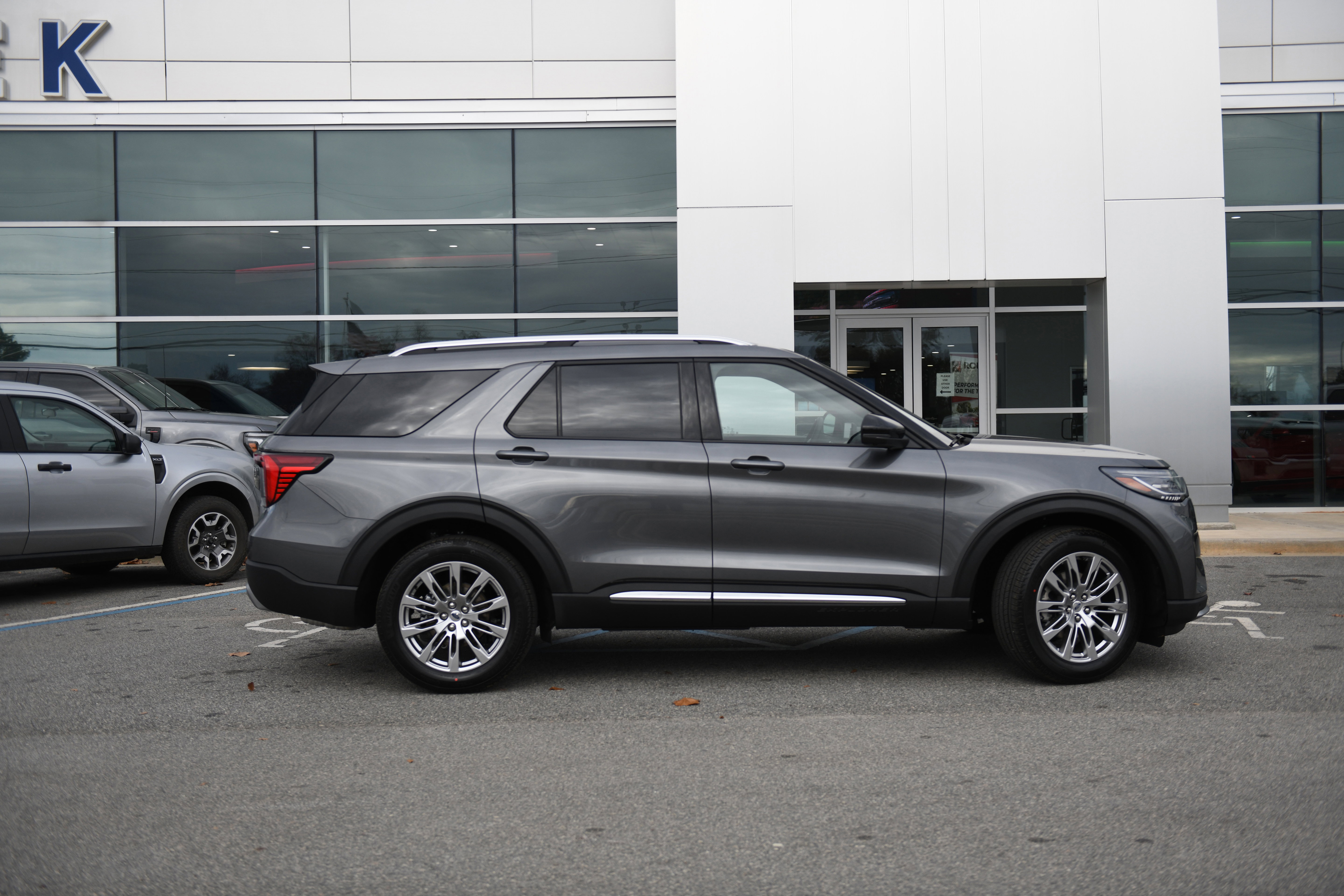 New 2026 Ford Explorer Platinum image 3