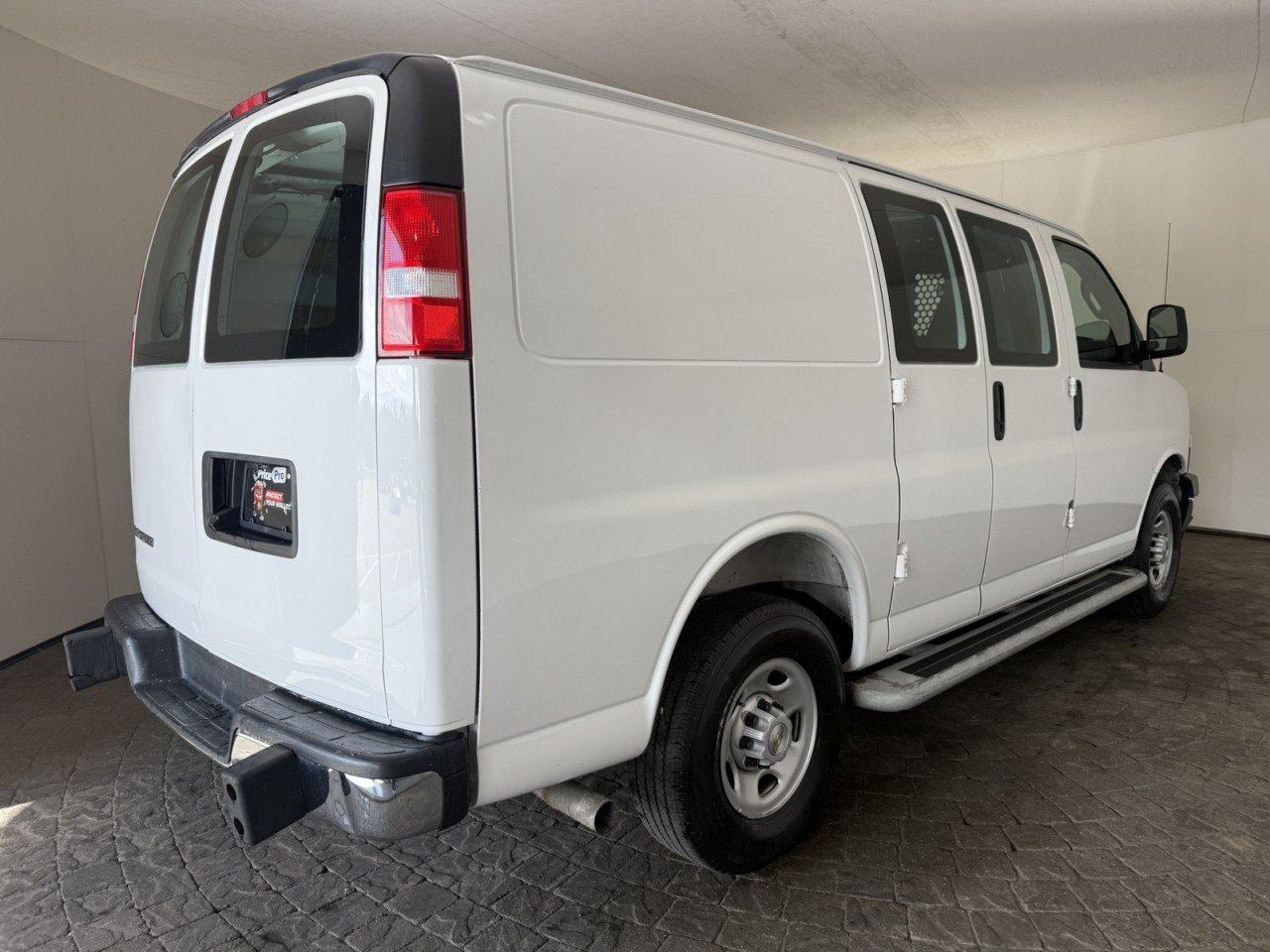 Used 2025 Chevrolet Express 2500 w/ Driver Convenience Package RWD image 9