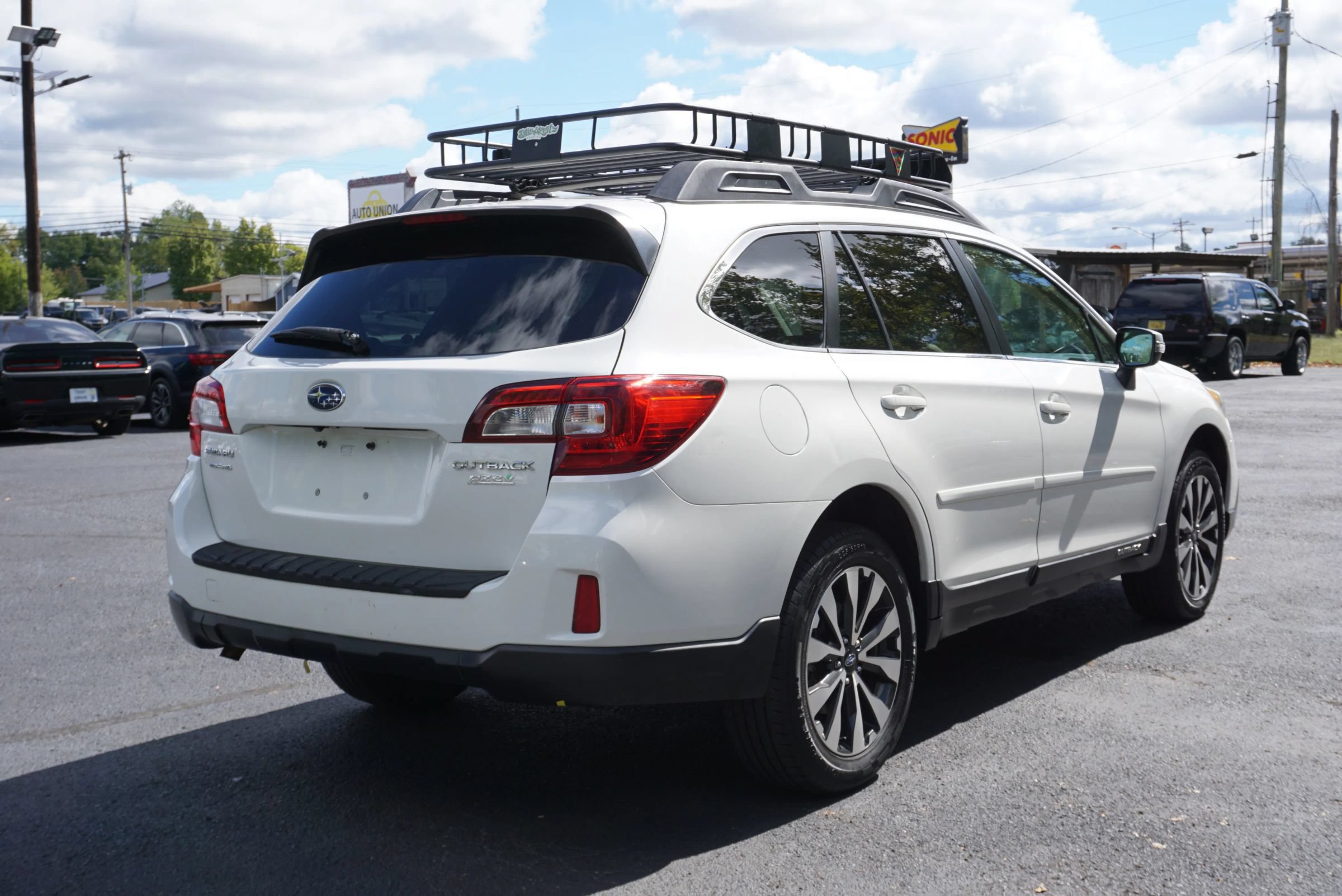 Used 2015 Subaru Outback 2.5i Limited AWD/4WD image 6