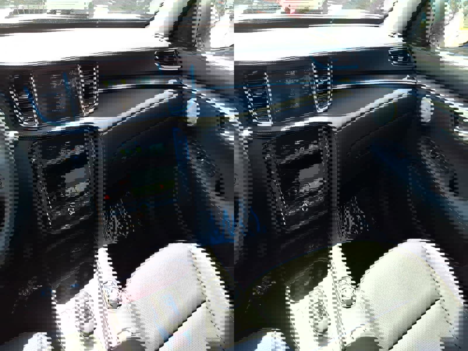 Certified 2024 INFINITI QX50 Luxe AWD/4WD image 13