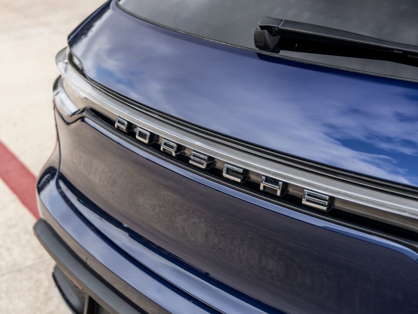 Certified 2025 Porsche Macan image 15