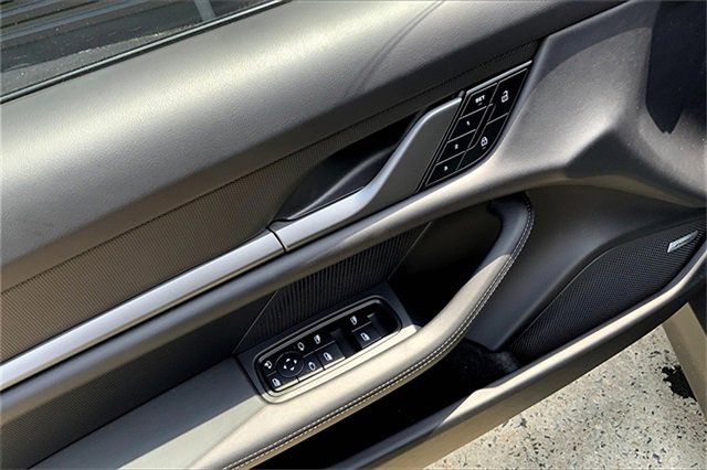 New 2025 Porsche Taycan image 27