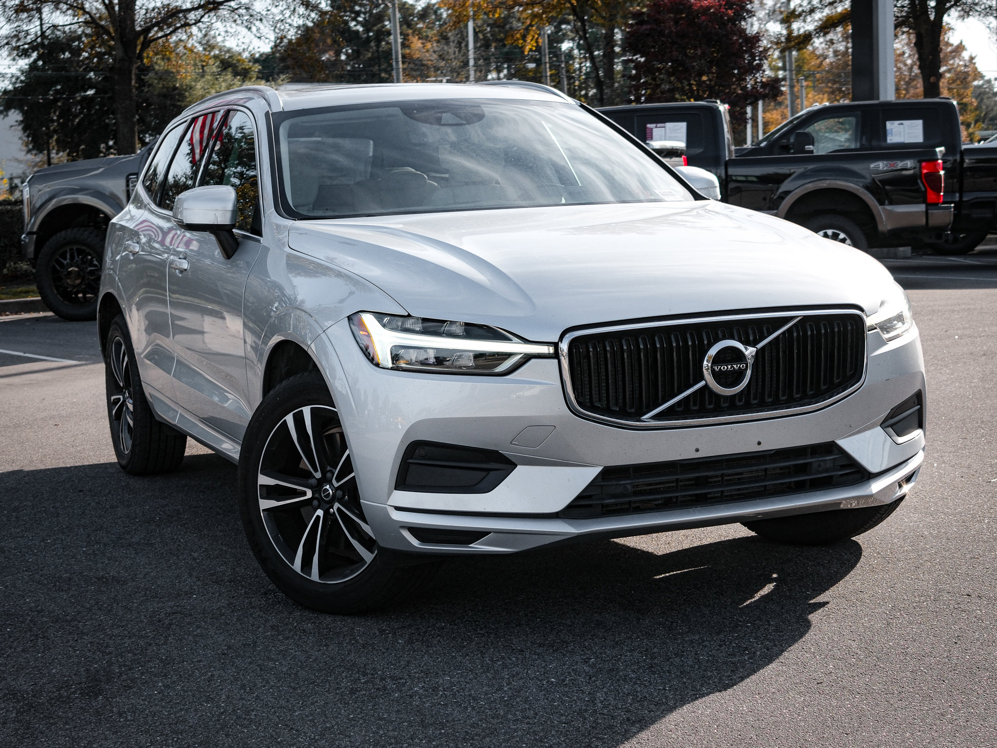 Used 2020 Volvo XC60 T6 Momentum image 2
