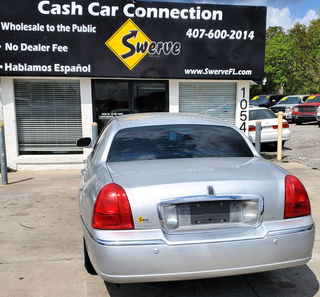 Used 2003 Lincoln Town Car Executive image 13