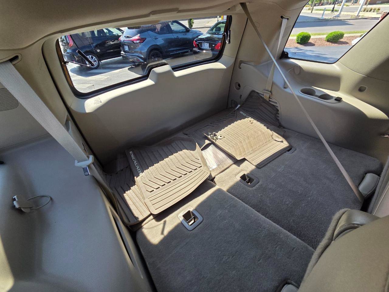 Used 2015 Cadillac Escalade Luxury RWD image 18
