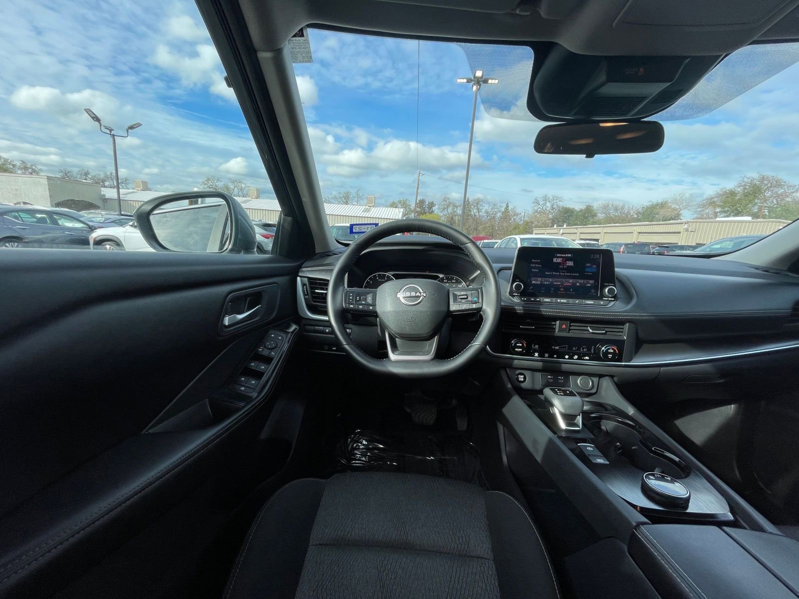 Used 2025 Nissan Rogue SV image 36