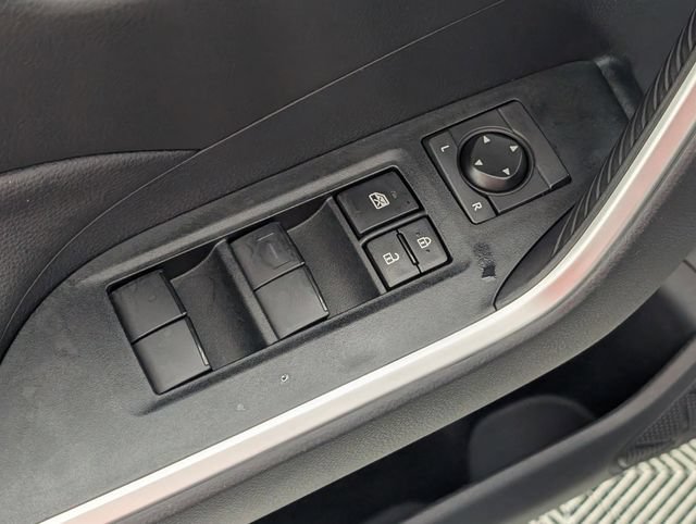 Used 2023 Toyota RAV4 LE AWD/4WD image 11