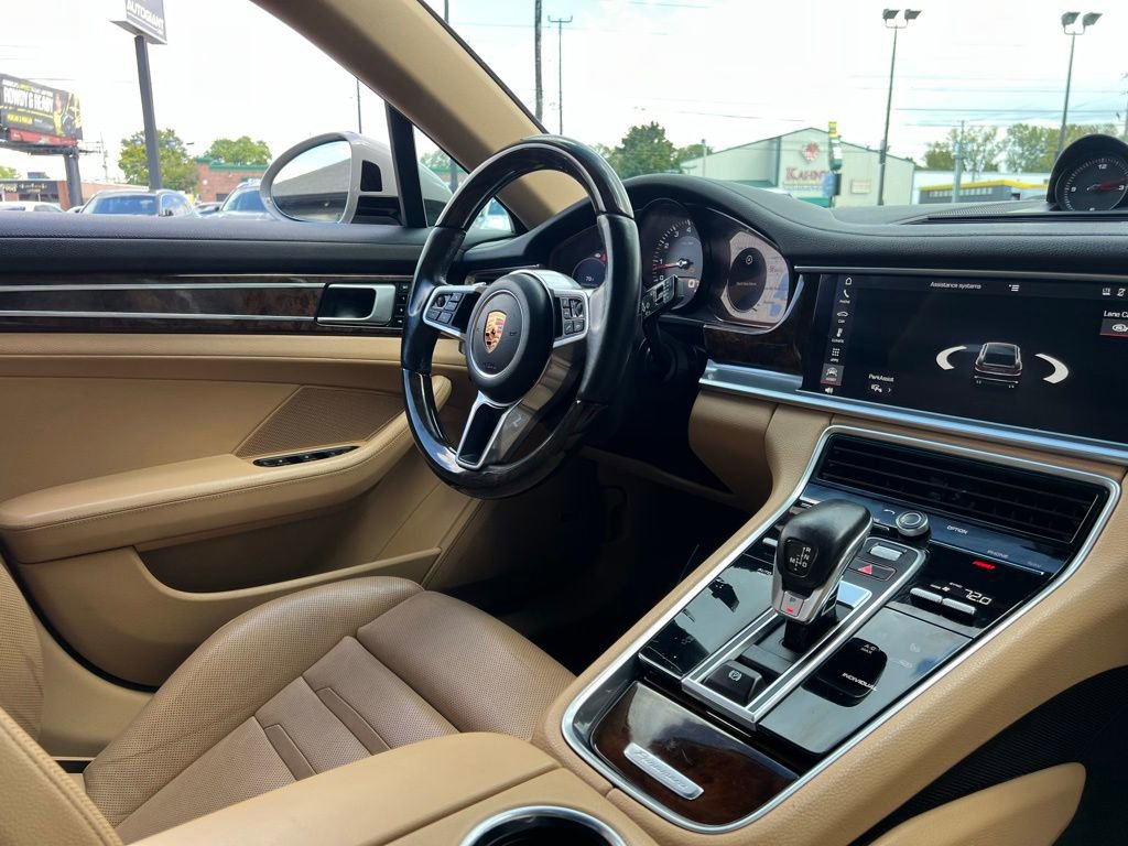 Used 2018 Porsche Panamera 4 image 31