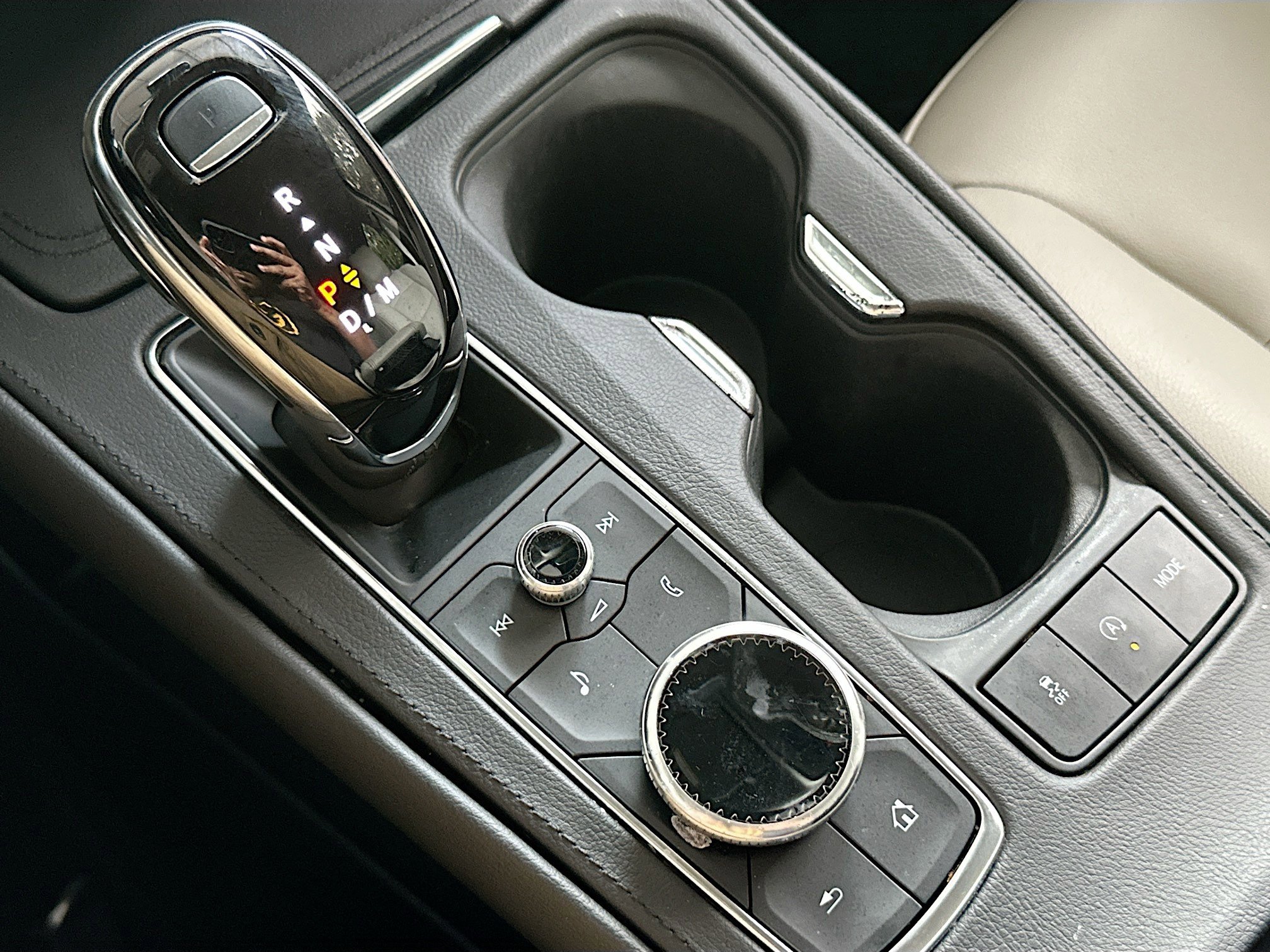 Used 2023 Cadillac XT4 Luxury w/ Driver Awareness Package image 16