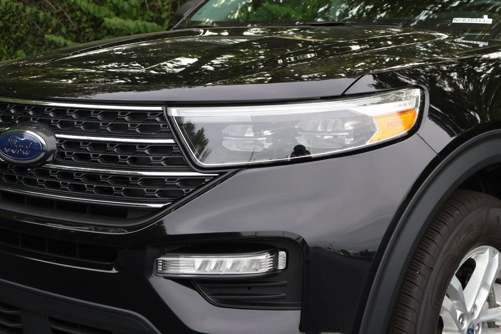 Used 2023 Ford Explorer XLT w/ Equipment Group 202A AWD/4WD image 3