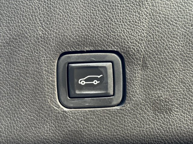 Used 2022 Chevrolet Traverse LT FWD image 22
