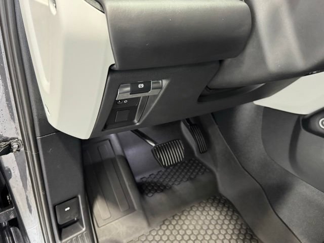 New 2024 Land Rover Defender 110 SE AWD/4WD image 18