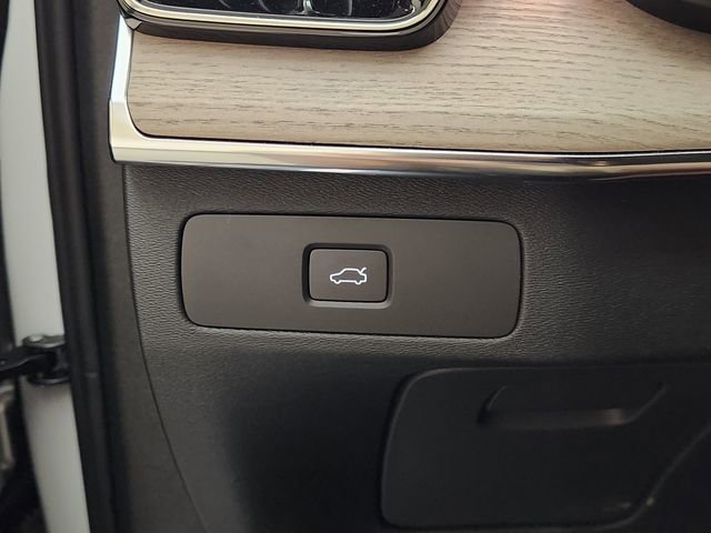 New 2025 Volvo XC90 B6 Plus w/ Protection Package Premier image 22