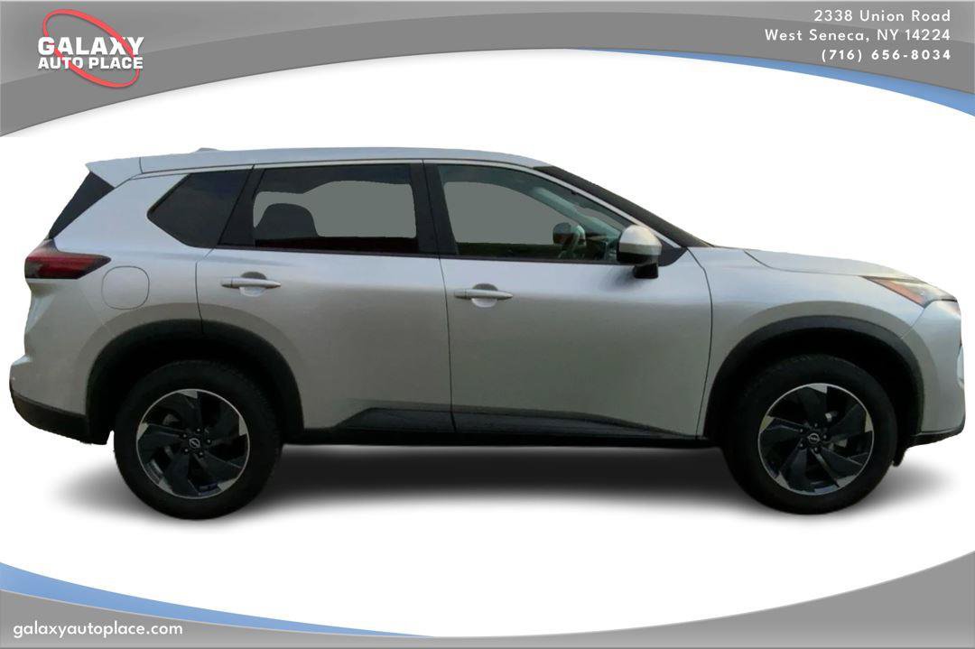 Used 2024 Nissan Rogue SV AWD/4WD image 4