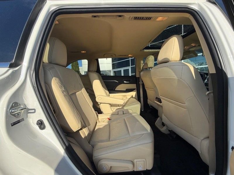 Used 2014 Toyota Highlander Limited FWD image 12