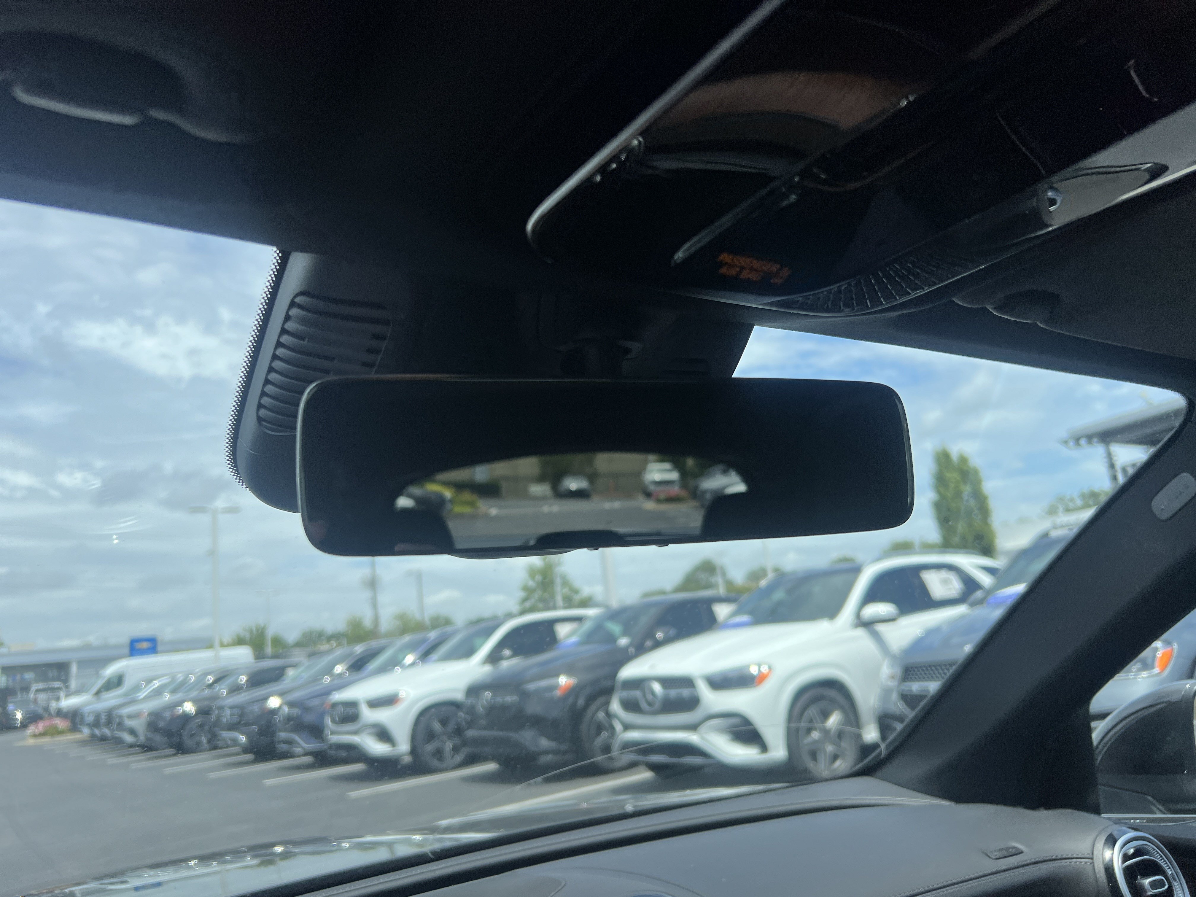 Used 2025 Mercedes-Benz GLC 300 4MATIC image 27