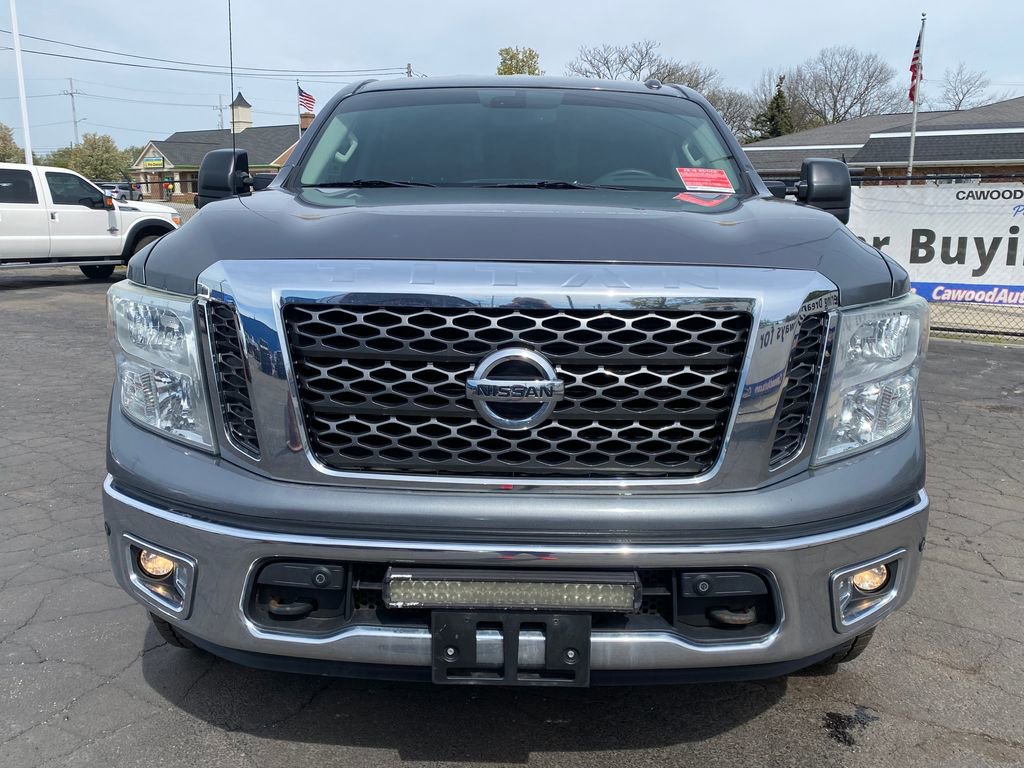 Used 2017 Nissan Titan SV AWD/4WD image 8