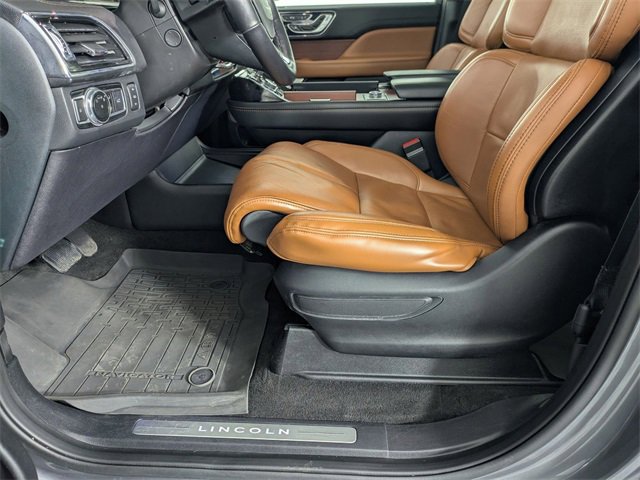 Used 2021 Lincoln Navigator Reserve w/ Luxury Package image 12