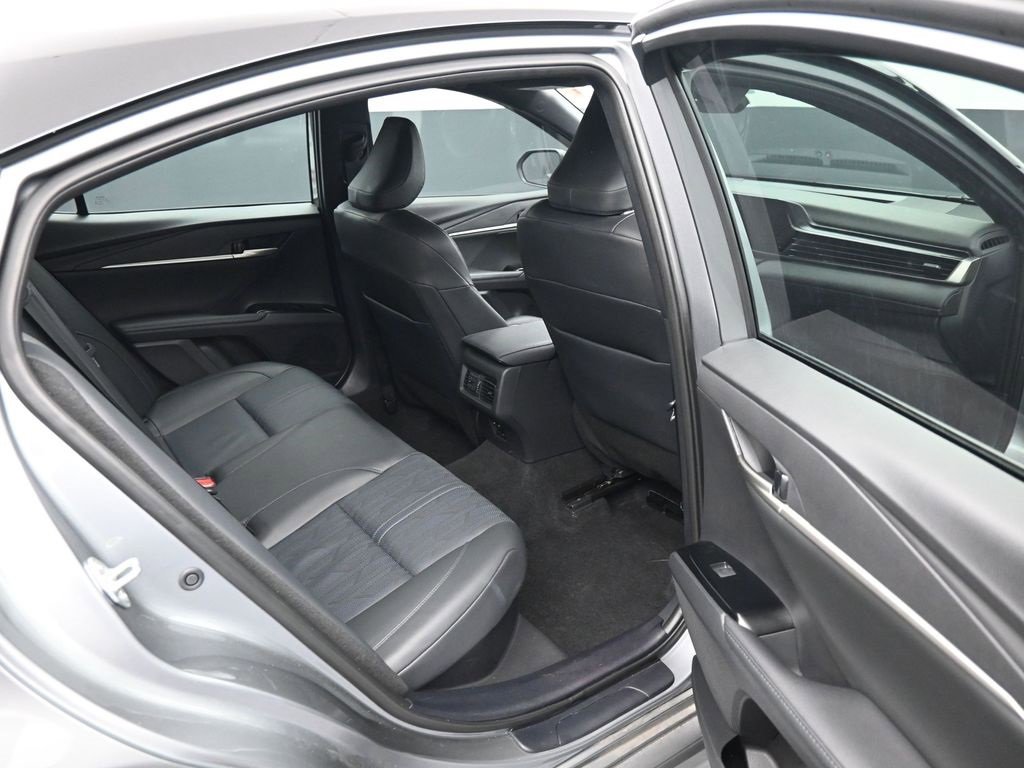 Used 2025 Toyota Camry XSE image 12