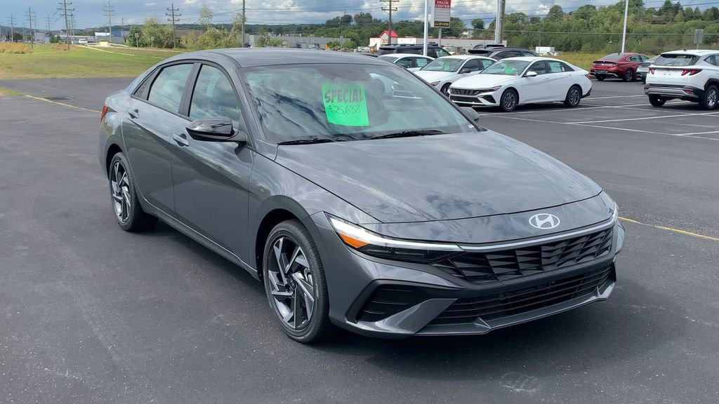 New 2025 Hyundai Elantra SEL FWD image 5