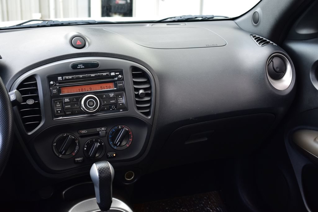 Used 2014 Nissan Juke S FWD image 24