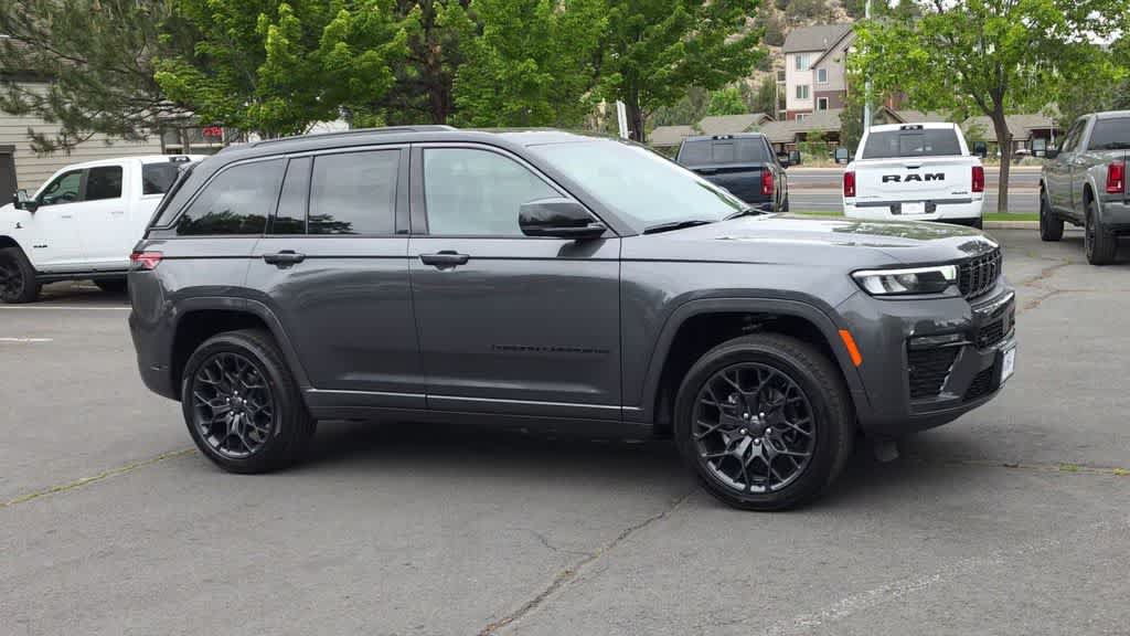 New 2026 Jeep Grand Cherokee Summit AWD/4WD image 2